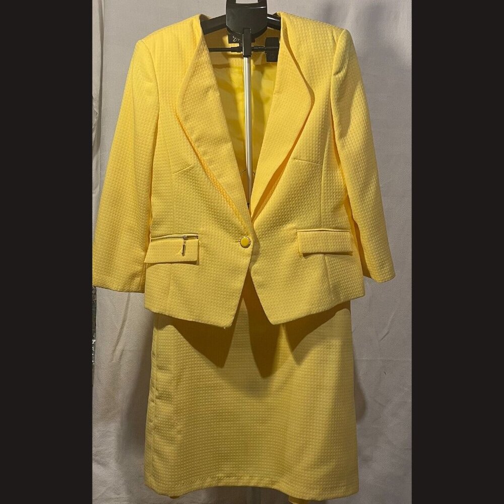 Emily‎ Women's skirt suit set in yellow pleated size 16